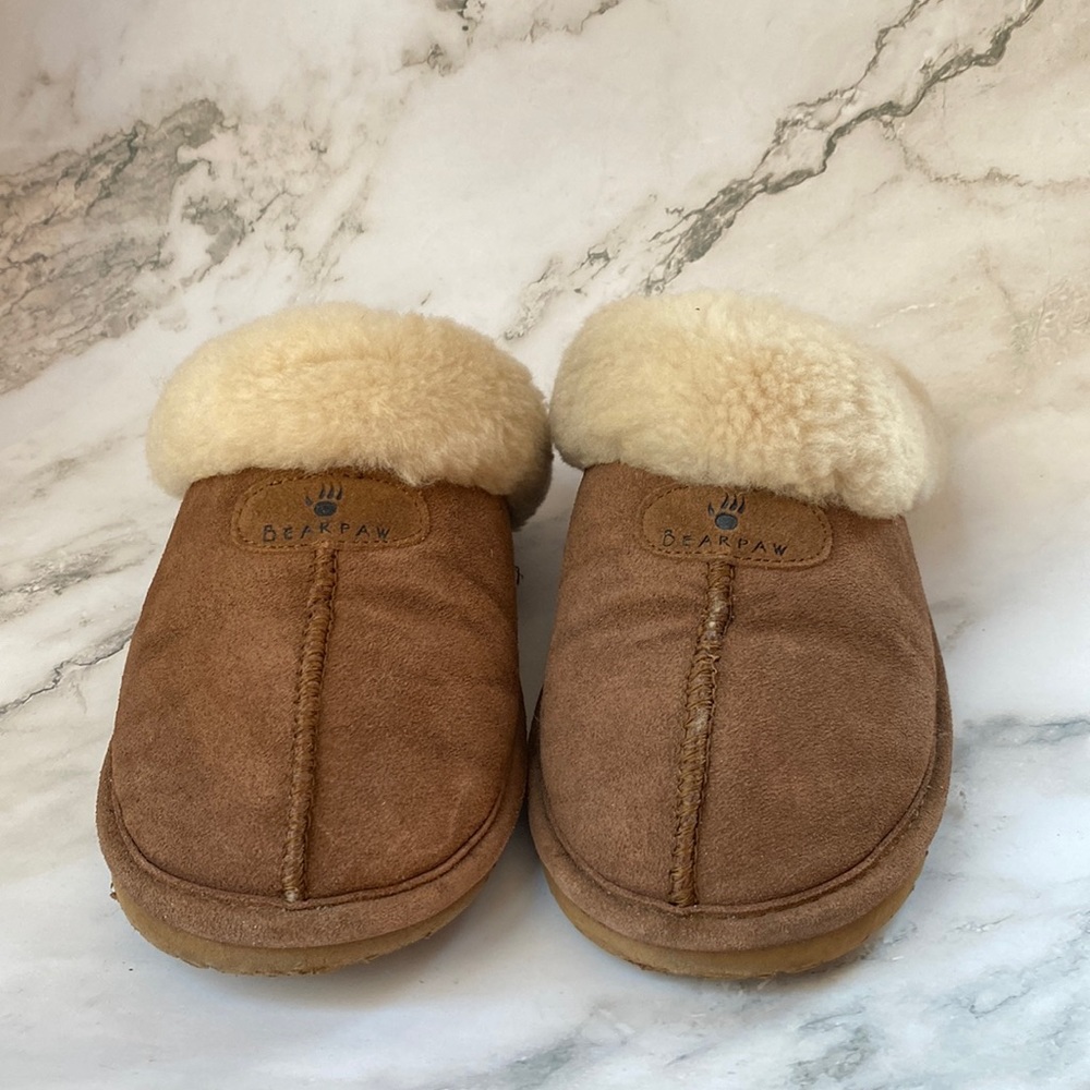 Bearpaw indoor or outdoor winter slippers - keeps you warm and cozy